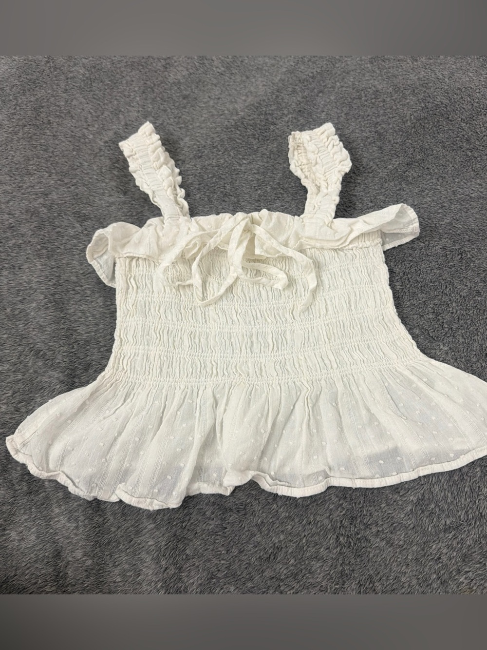 SUITE 2939 WHITE RUFFLE SMOCKED TOP SZ  s